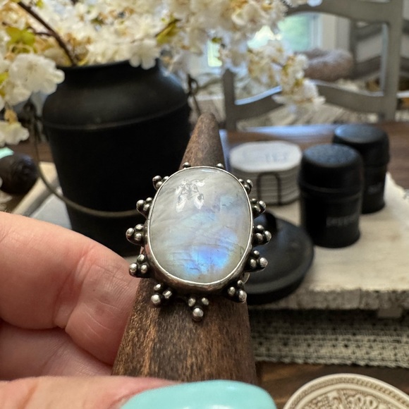 Sterling Silver Moonstone Ring size 7.5 - Picture 2 of 8